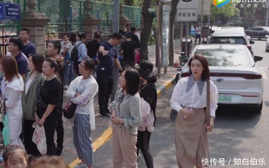  「超凡脱俗」余欢水老婆的时尚穿搭，件件搭配都是经典，超凡脱俗！