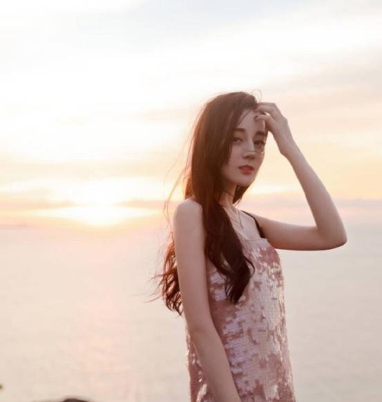 168cm迪丽热巴撞上178cm奚梦瑶,网友长相比身材更重要