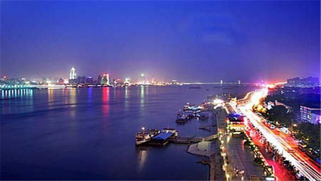 中国最“不可思议”的两个省会，其他省内城市加起来，都比不过!