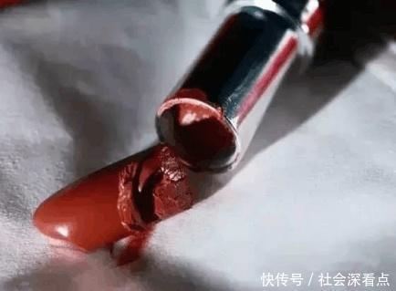 #悄悄#涂口红前需要先涂润唇膏吗多数人都搞错了,难怪唇色悄悄变深了