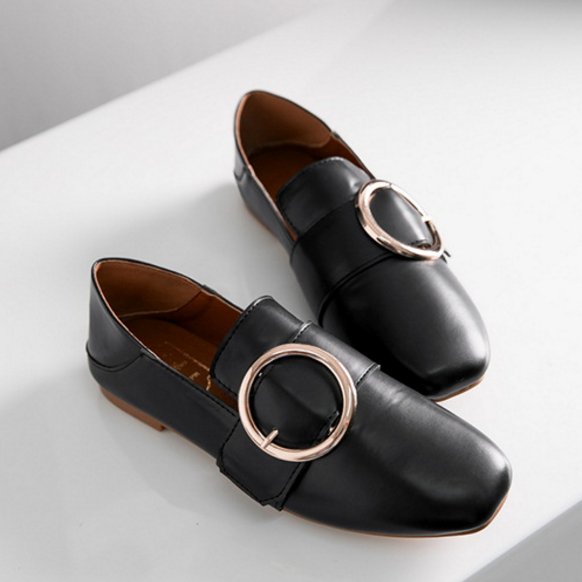 女人别穿凉鞋高跟鞋，早秋最时髦的鞋款，这双一定要备上