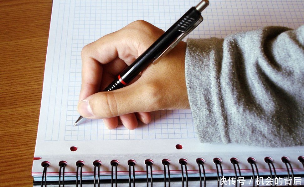 自由职业者自己交社保，退休时拿的养老金跟单位缴纳的一样吗