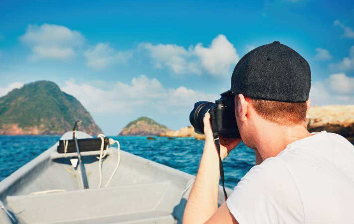 日本人看到中国人手中的单反，好奇的问:难道中国人都是摄影师吗