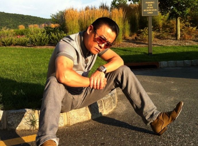 周立波发文回应鄢军起诉传闻，称分分钟能还给他80页起诉书