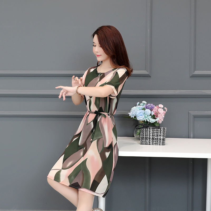 小姨都45了还这么会穿，出门必备连衣裙，美嫩如少女，人人都夸