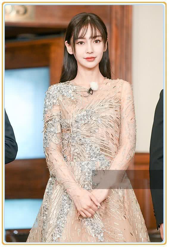 杨颖和昆凌都是模特出身,可同穿裸色裙,身材竟完全不在一个调上