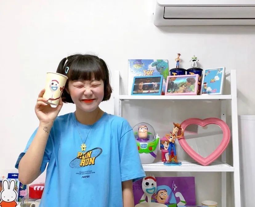  [时髦]别再穿一身黑了!今春就穿这4件薄外套,时髦炸了!