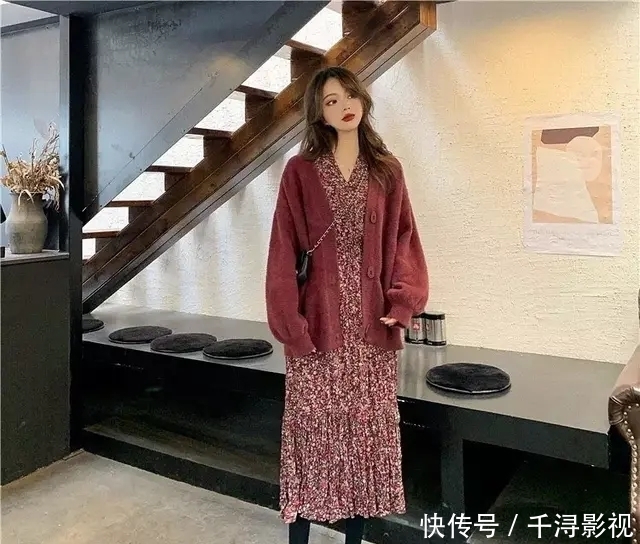 #翻天#真正会穿的女人,都是穿搭高手,小皮鞋+连衣裙,照样让你美翻天