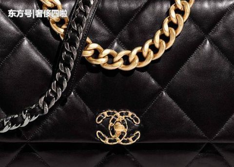  老佛爷：老佛爷最后参与设计的 香奈儿Chanel 19 包袋指南