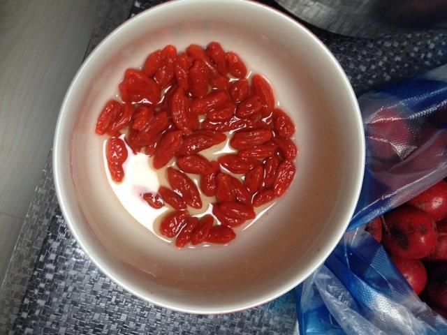 长斑无需慌张，祛斑没有那么难，每天睡前用它抹下脸，祛斑又美白