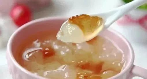  『清水中浸泡』桃胶是什么？怎么吃？