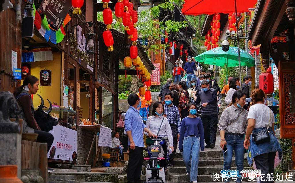 都江堰:境界丨四月芳菲 畅游都江堰