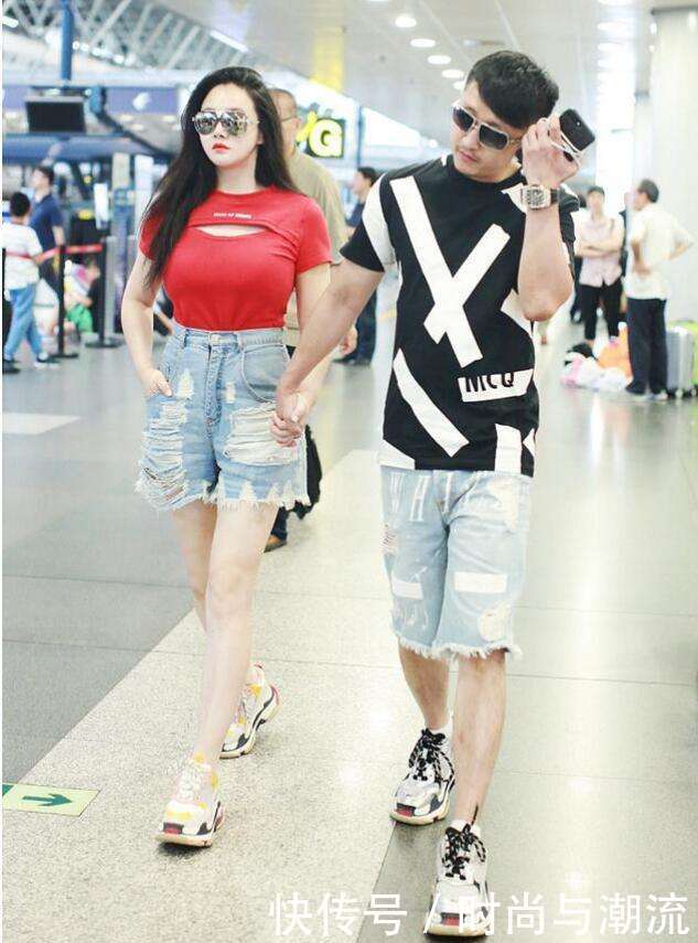 冉莹颖紧身半袖时尚牛仔秀出完美身材, 网友: 邹市明真会娶