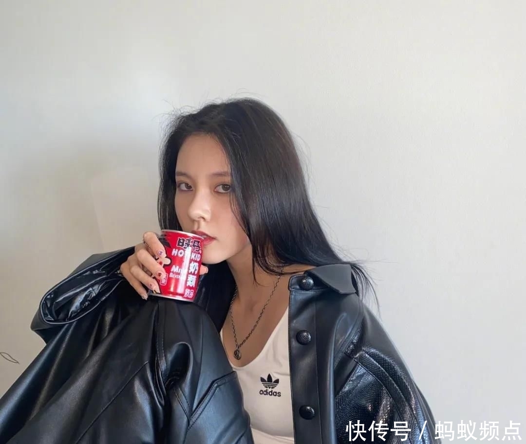  [穿搭]早春“外套”不必多买，有这件就够了，百搭不挑人，明星都上头！