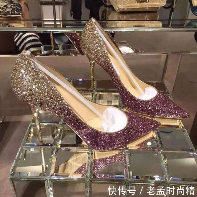 低调@性感尖头水晶鞋,奢华璀璨,带给人低调内敛的时尚感