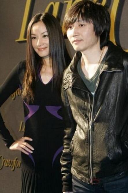 高圣远否认离婚，港媒却说周迅跟窦靖童暧昧，这俩的人际圈太魔幻