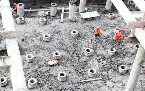  船坞：740米，亚洲第一长的船坞在上海建造中，能满足两艘10万吨