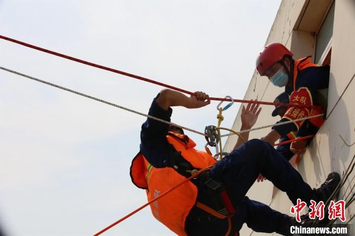  救援@湖北汉江消防开展跨区域水域救援实战拉动演练