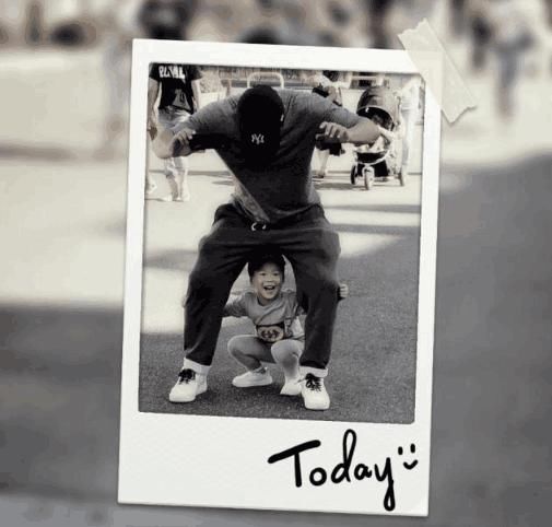 吴京两条微博晒坑娃照片并配文字:吃我一屁!网友:坑娃的爹啊!