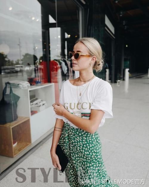 字母Tee这样搭，才时髦爆棚！