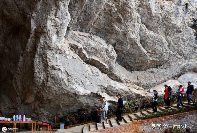 湖南郴州一餐厅吸引了不少顾客慕名前来，只因它座落在一个溶洞里