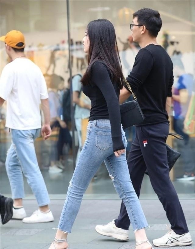 【精致】牛仔裤更显朝气的格调,唯美精致让你更有魅力