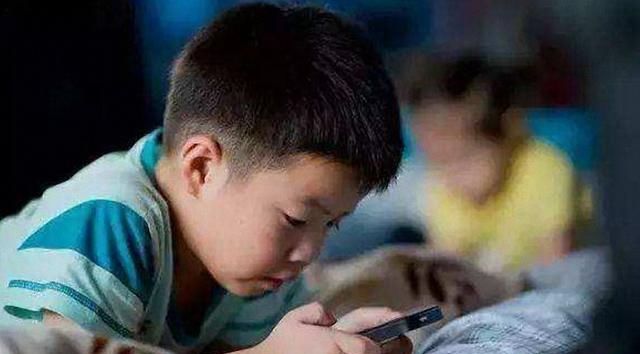 与孩子■春节不出门就只剩下看手机?家长怎么办