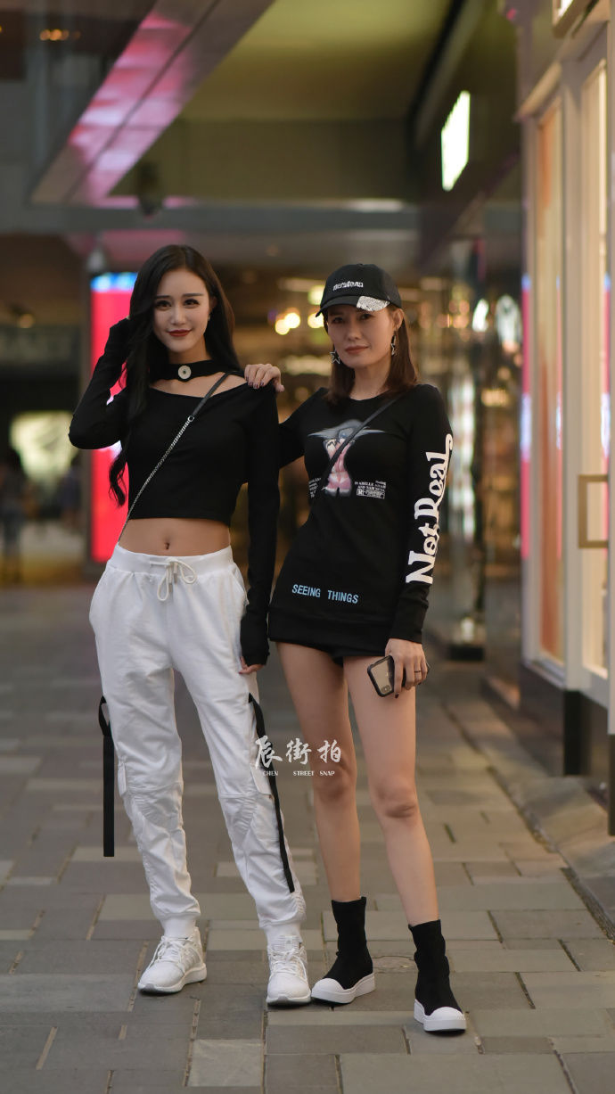 街拍重庆:秋天高贵优雅的穿搭指南，学会了，让你做气质女神!