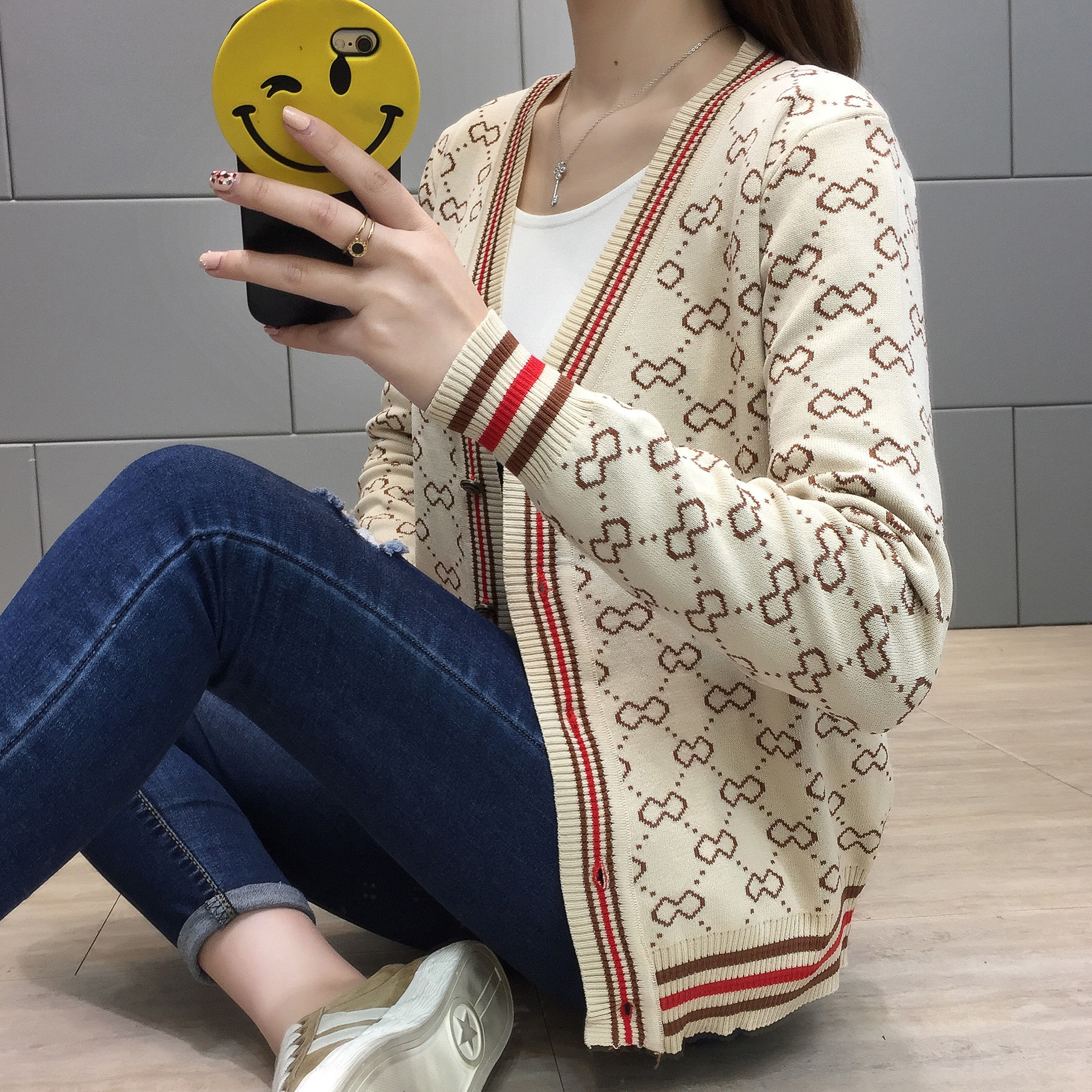 无意中发现:薄秋装，竟比旗袍还洋气，减龄暖和，比羊绒衫还洋气