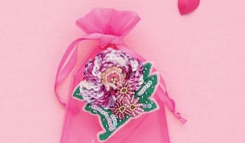  「珠绣胸针」你离小仙女只差一件闪闪的配饰，DIY手工珠绣饰品，附教程