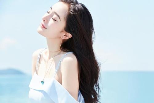 杨幂赢了baby穿出夏日最美蓝，看了高圆圆后才知道什么是惊艳