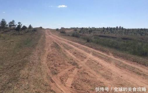  #高速#我国高速公路的鼻祖，竟然是土路，但2000多年从不长草