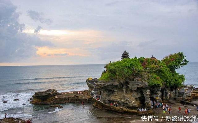 它是世界上人口密度最大的岛屿，岛民淡水食物全靠国家专门运送