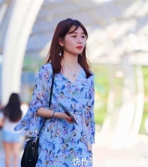 【 韵味】展现高挑身段，散发性感的韵味，街拍：可爱性感的小姐姐