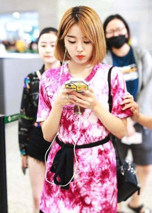 女生上大学就要打扮美美的，像吴宣仪等人这样穿，特别有异性缘！