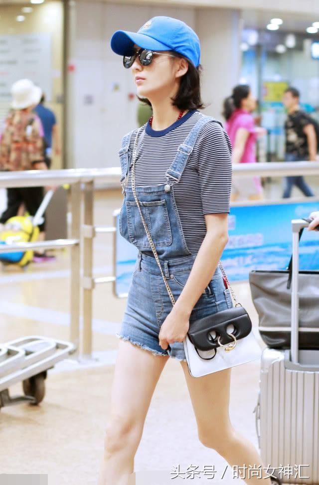 佟丽娅，背带短裤硬是穿成紧身裤，看上去有点违和感