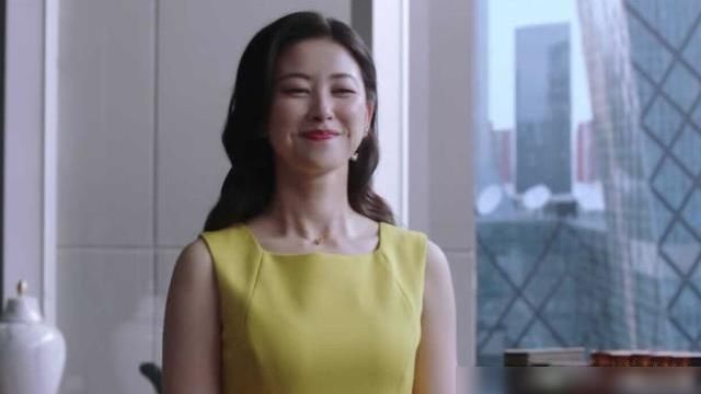 精英律师里面的栗娜是谁