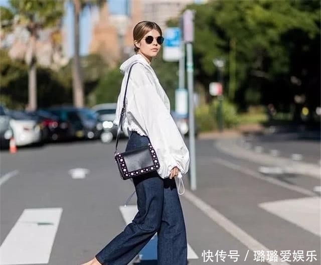 白鞋@小白鞋已经过时了！今年流行的是“牛仔鞋”，搭裙子裤子都好看！