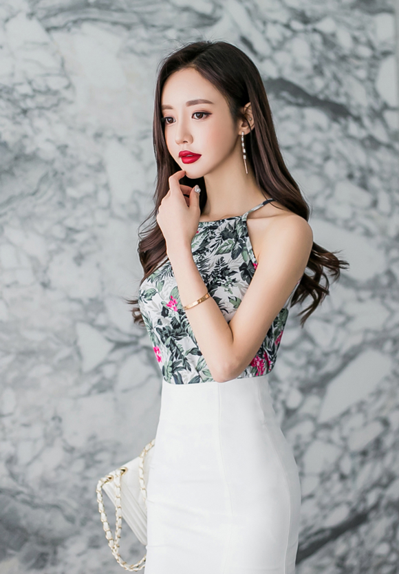 女神孙允珠，热带海礁珊瑚石花针叶印花衫