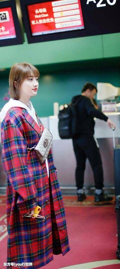 景甜撞衫同龄倪妮，居然输的一败涂地!网友:还不是你不够自信!