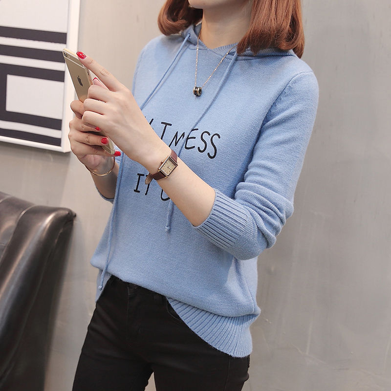 太时髦!难怪小姨不穿秋裙,穿这小衫配打底裤,年轻貌美特吸睛