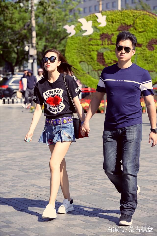 牛仔短裤和短裙，性感不失活力的代表