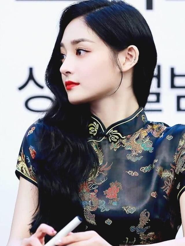 程潇的旗袍遇到周洁琼的旗袍，终于知道什么叫犹抱琵琶半遮面