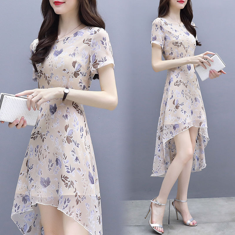 老实说“蜂腰”连衣裙火了，比冷风裙时尚洋气，适合40岁女人