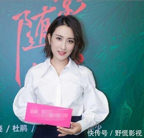  [气质]“马漂亮”称号真不是白叫的，泡泡袖波点上衣配阔腿裤，减龄时髦