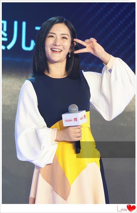 谢娜和张雨绮都是双胞胎妈妈，可同穿连衣裙，身材差距却如此尴尬