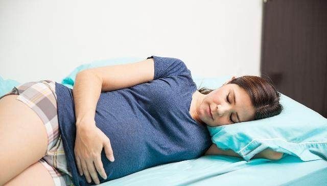  宝宝■孕妈睡觉“翻身”会不会压到胎宝宝？答案可能和你想的不一样！