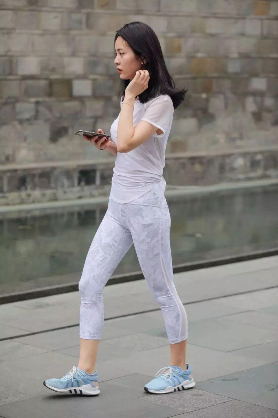 街拍:清纯可人，素颜女神说的就是她!