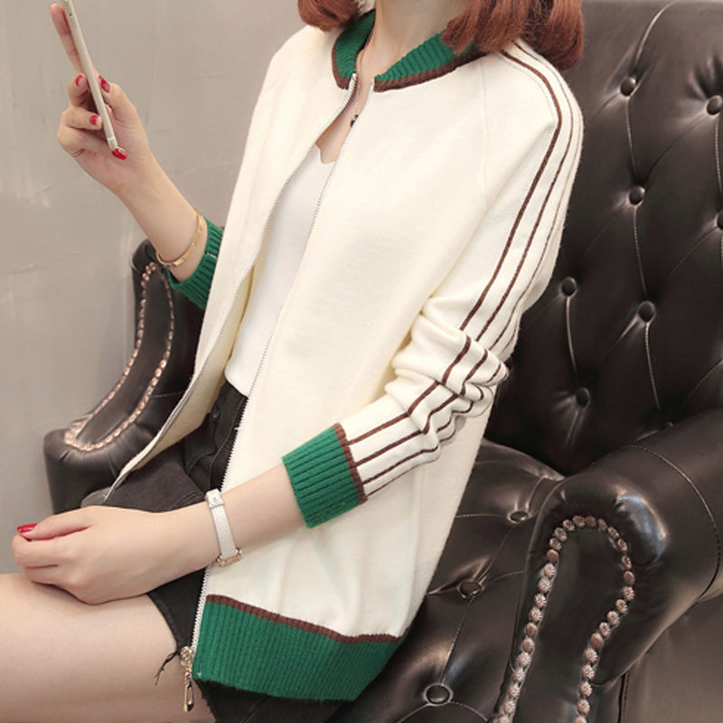 70后女人别着急买风衣!现流行这样的秋装外套，便宜舒适又大方