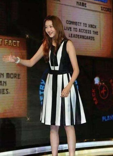 关晓彤胖出新高度！20岁的年龄32的脸，网友：她的花期也太短了吧